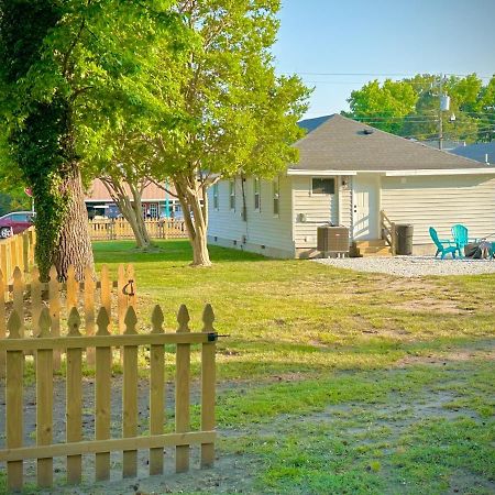 Cottage In Heart Of Colonial Beach, 7 Mins Walk To The Beach 外观 照片